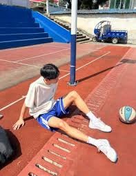 锦标赛中的钱圈（ITM）心态：求稳还是冲冠（锦标赛钱圈心态：稳拿奖金还是全力争冠）