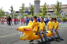 王建民在 2006 年季后赛首战先发即夺胜，成为首位在季后赛胜投的台湾投手